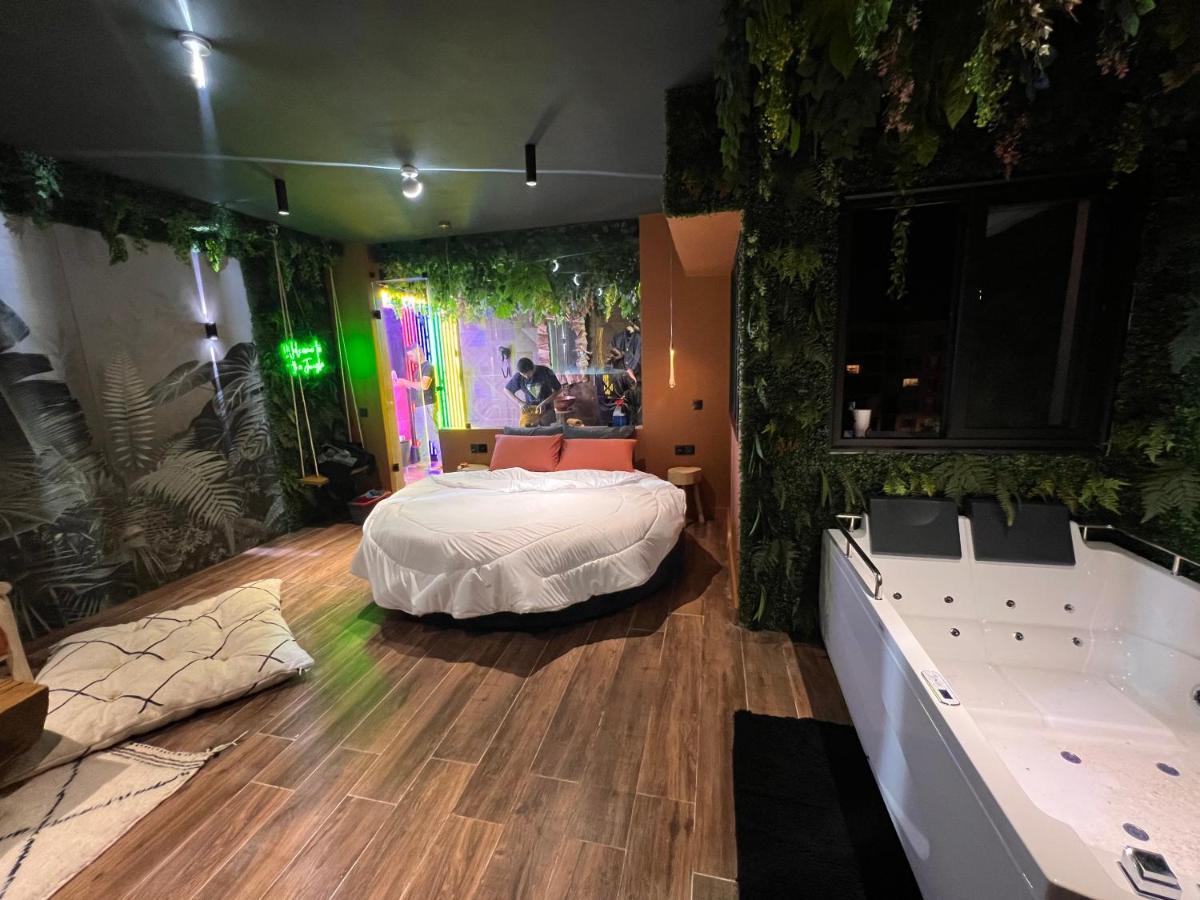 Jungle Au Centre De Marrakech Avec Jacuzzi ! Bed and Breakfast Marrakesh Exterior foto